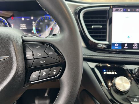 Used 2023 Chrysler Pacifica Limited w/ S Appearance Package image 34