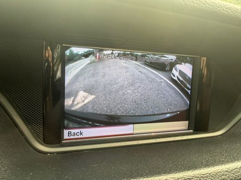 Used 2010 Mercedes-Benz E 350 4MATIC Sedan image 27