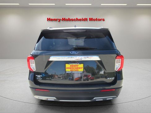 Used 2022 Ford Explorer XLT w/ Equipment Group 202A image 3