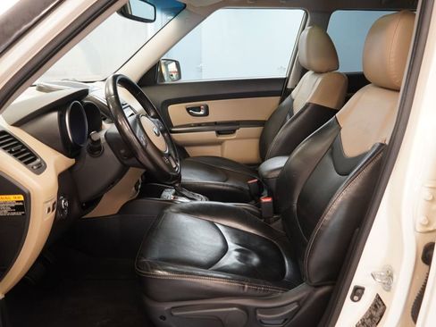 Used 2013 Kia Soul ! w/ Premium Pkg FWD image 6