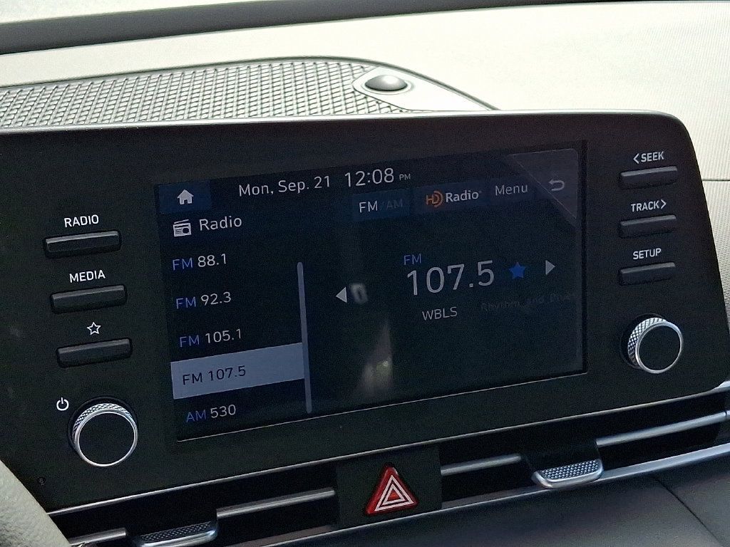 Used 2024 Hyundai Elantra SE FWD image 17