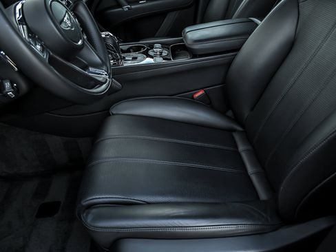 Used 2020 Bentley Bentayga AWD/4WD image 21
