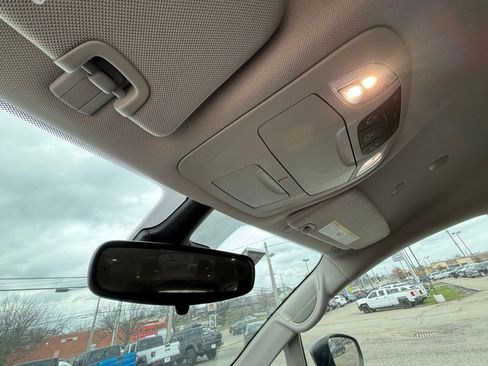 Used 2023 Chrysler Pacifica Touring-L FWD image 22