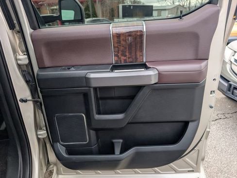 Used 2017 Ford F150 Platinum w/ Equipment Group 701A Luxury image 21