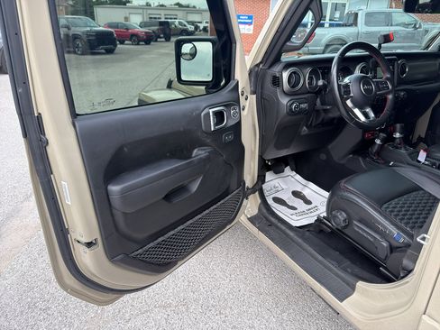 Used 2022 Jeep Gladiator Rubicon w/ LED Lighting Group AWD/4WD image 13