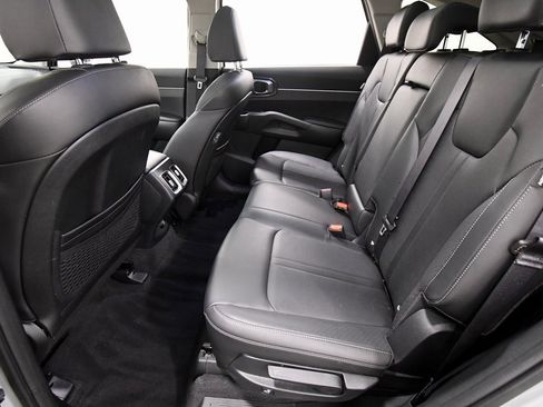 Certified 2025 Kia Sorento S w/ Panoramic Sunroof Package image 15