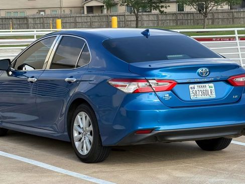 Used 2020 Toyota Camry LE FWD image 5