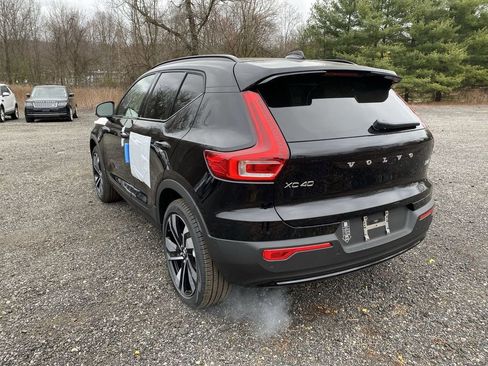Used 2023 Volvo XC40 B5 Plus w/ Protection Package Premier AWD/4WD image 6