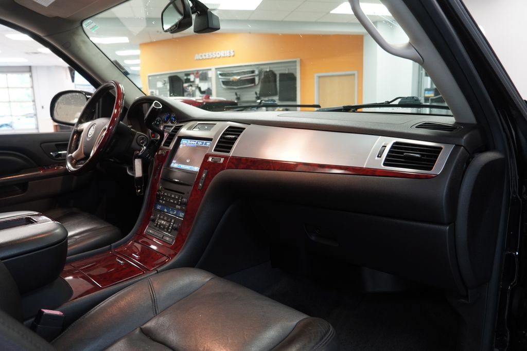Used 2013 Cadillac Escalade ESV Premium AWD/4WD image 40