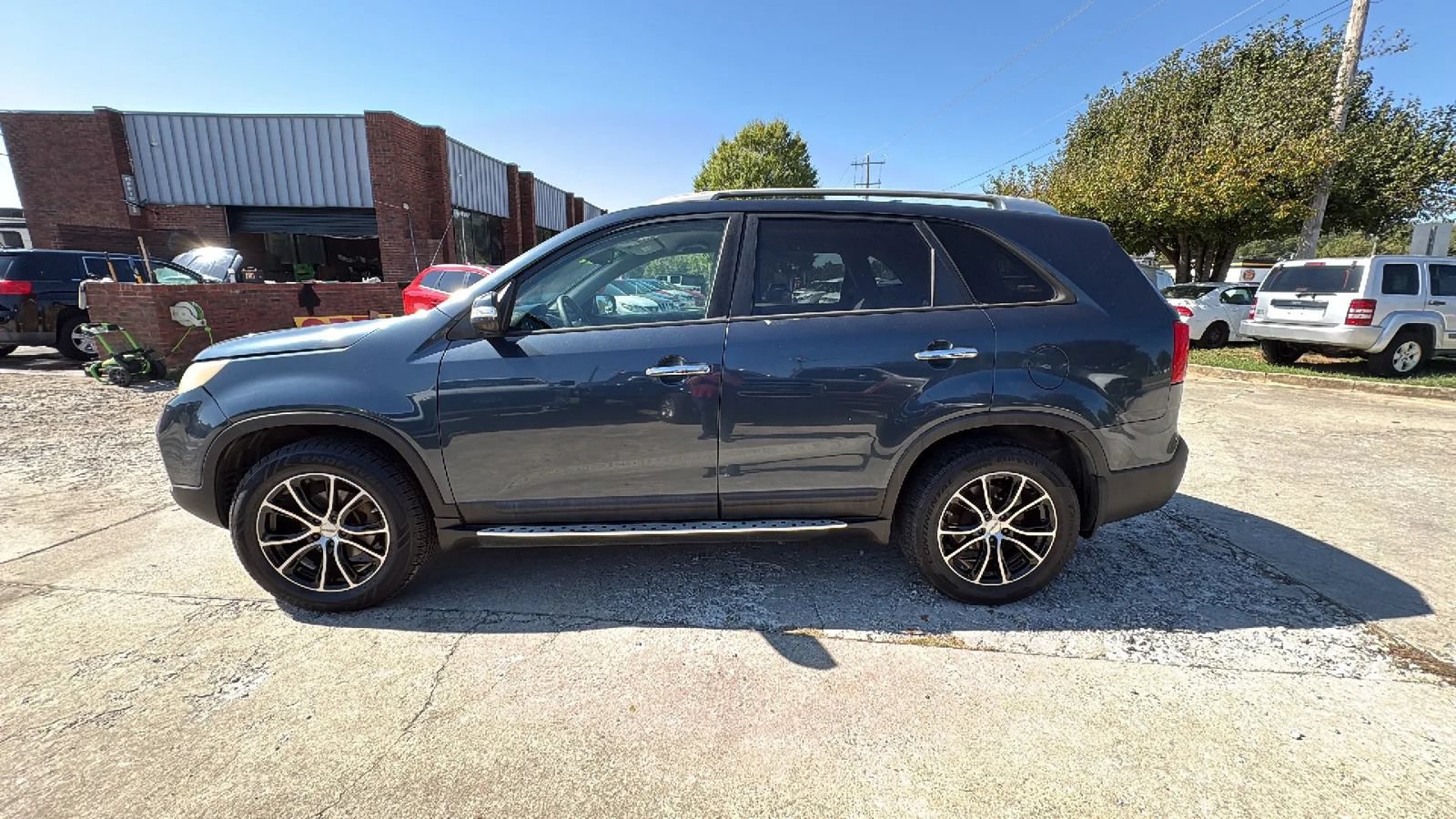 Used 2011 Kia Sorento LX w/ Convenience Pkg FWD image 8