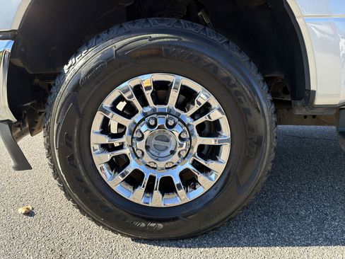 Used 2020 Ford F250 Lariat w/ Chrome Package image 14