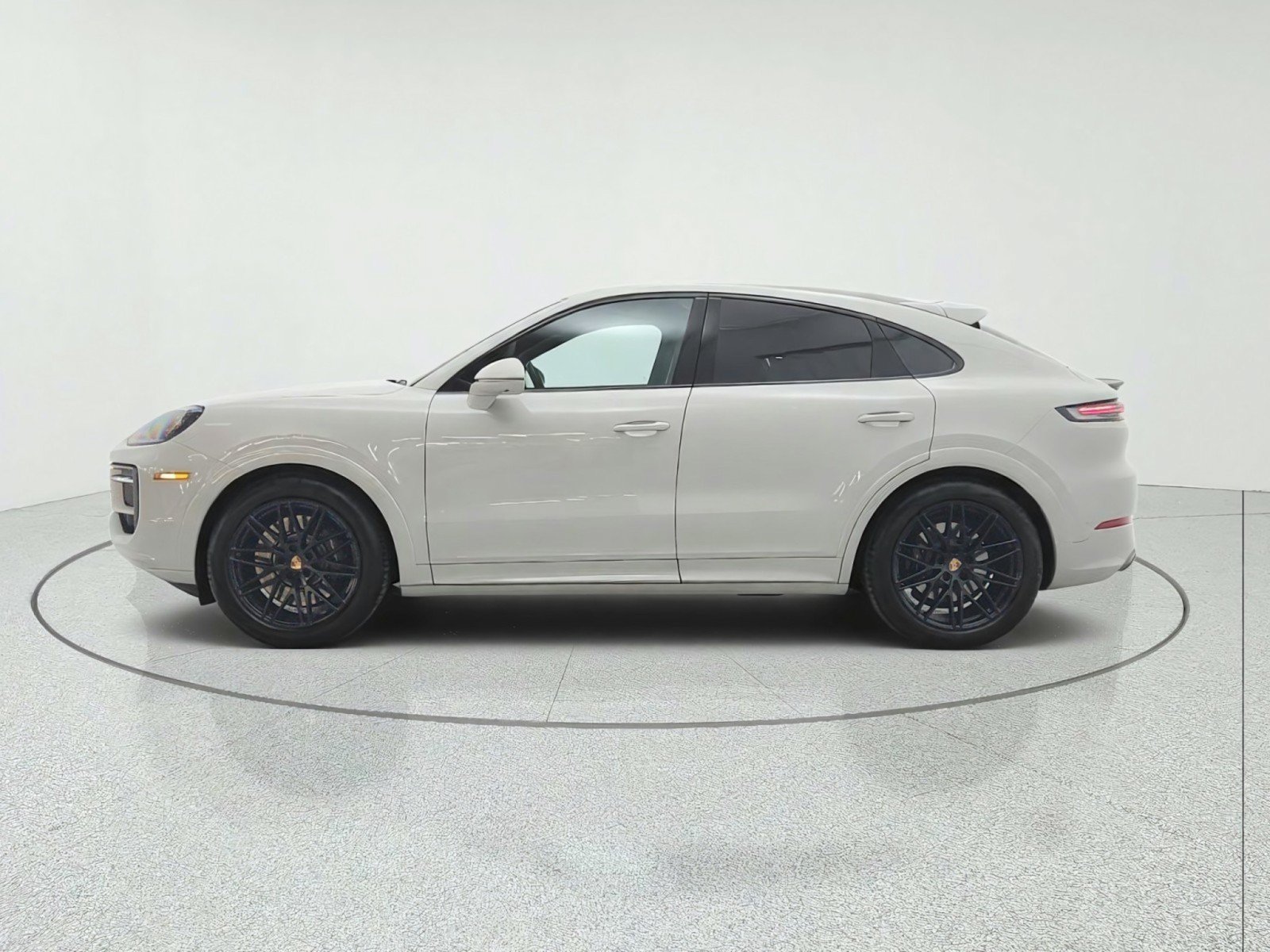 Used 2025 Porsche Cayenne GTS AWD/4WD image 8