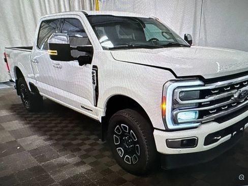 Used 2023 Ford F250 Platinum AWD/4WD image 4