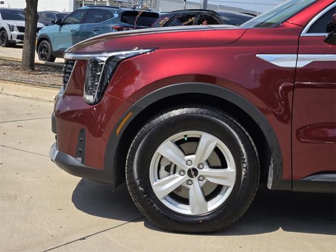 New 2025 Kia Sorento LX image 5