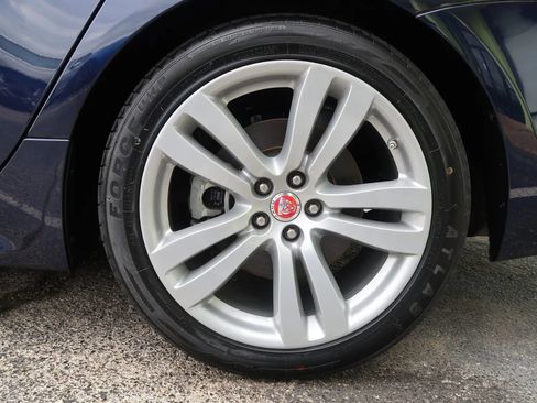 Used 2019 Jaguar XJ R-Sport RWD image 60