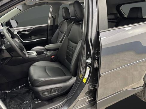 Used 2023 Toyota RAV4 XLE Premium image 4