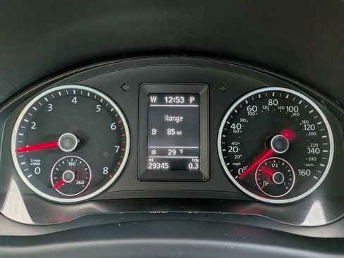 Used 2014 Volkswagen Tiguan S image 28