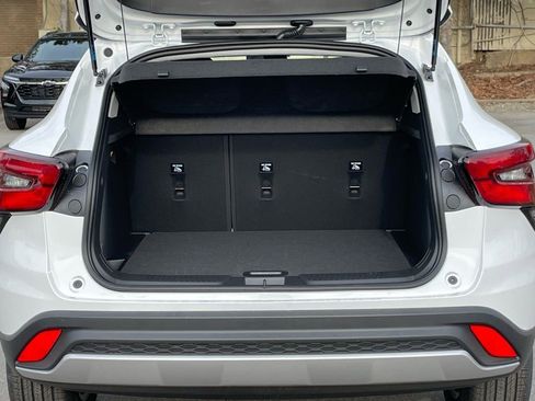 New 2026 Chevrolet Trax LT image 7