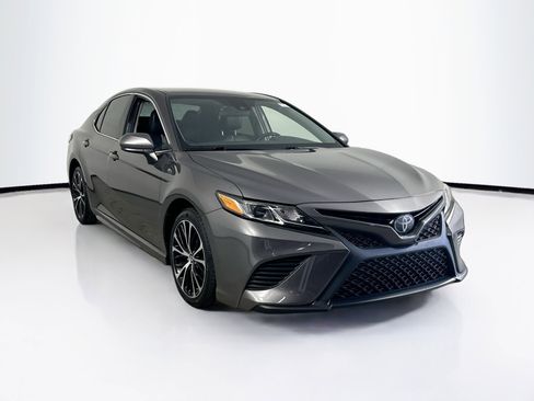 Used 2019 Toyota Camry SE FWD image 3