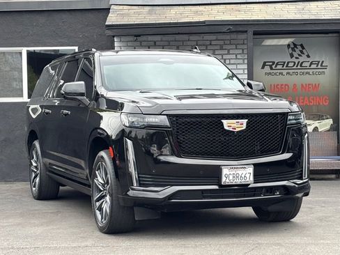 Used 2022 Cadillac Escalade ESV Sport Platinum w/ Heavy-Duty Trailer Package AWD/4WD image 9