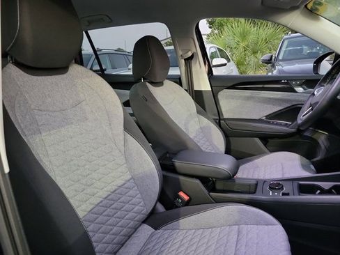 Certified 2025 Volkswagen Tiguan S image 7