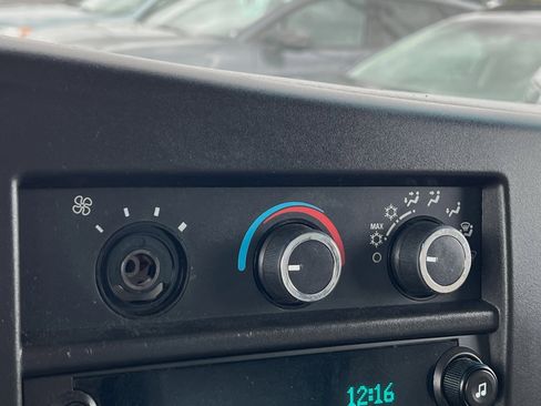 Used 2019 Chevrolet Express 3500 Work Van w/ Power Convenience Package image 18