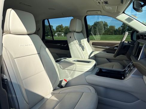 Used 2022 GMC Yukon Denali image 16