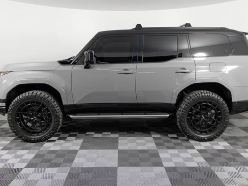 Used 2024 Lexus GX 550 w/ Accessory Package (2T) image 3