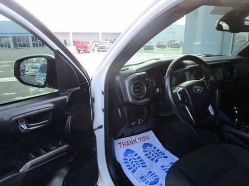 Used 2019 Toyota Tacoma TRD Sport image 18