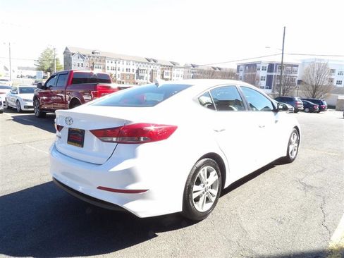 Used 2017 Hyundai Elantra SE image 5