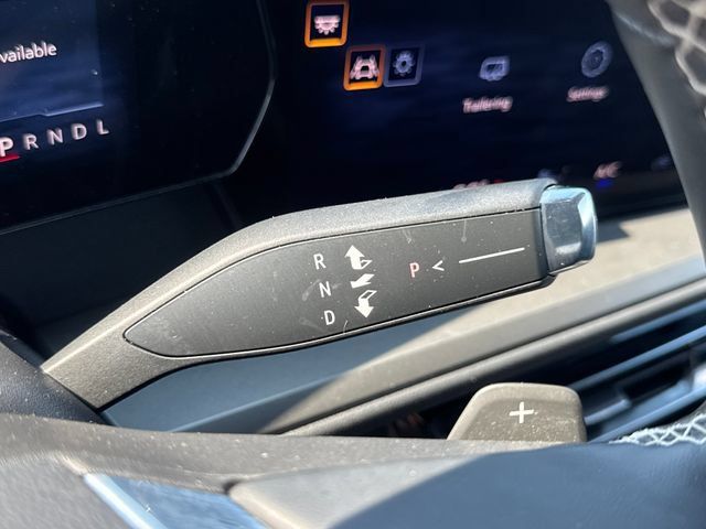 Used 2025 Chevrolet Traverse LT FWD image 17
