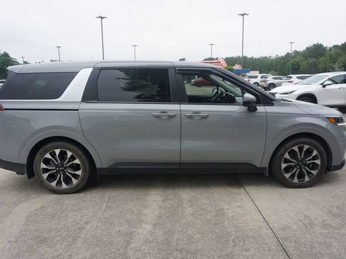 Used 2024 Kia Carnival EX FWD image 20