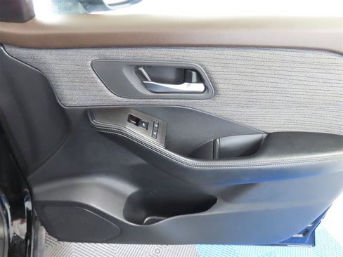 Used 2023 Nissan Rogue SV AWD/4WD image 33