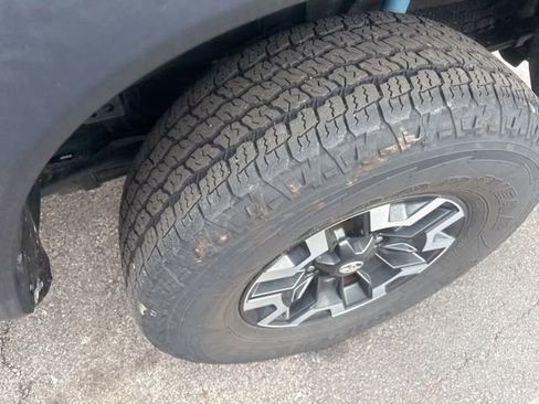 Used 2018 Toyota Tacoma TRD Off-Road w/ Technology Package image 15