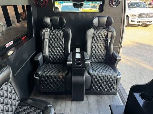 Used 2023 Mercedes-Benz Sprinter 3500 image 34