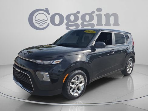 Used 2022 Kia Soul S FWD image 1