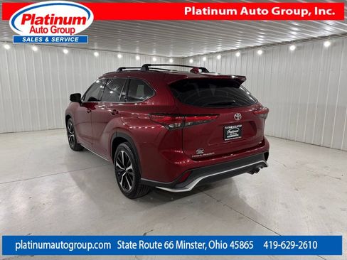 Used 2021 Toyota Highlander XSE FWD image 3