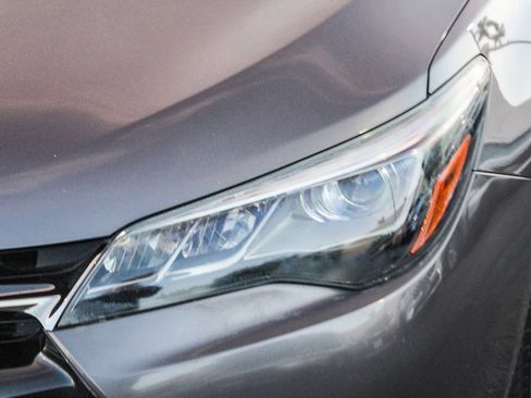 Used 2015 Toyota Camry XSE image 5