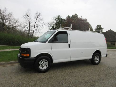 Used 2017 Chevrolet Express 2500 RWD image 25