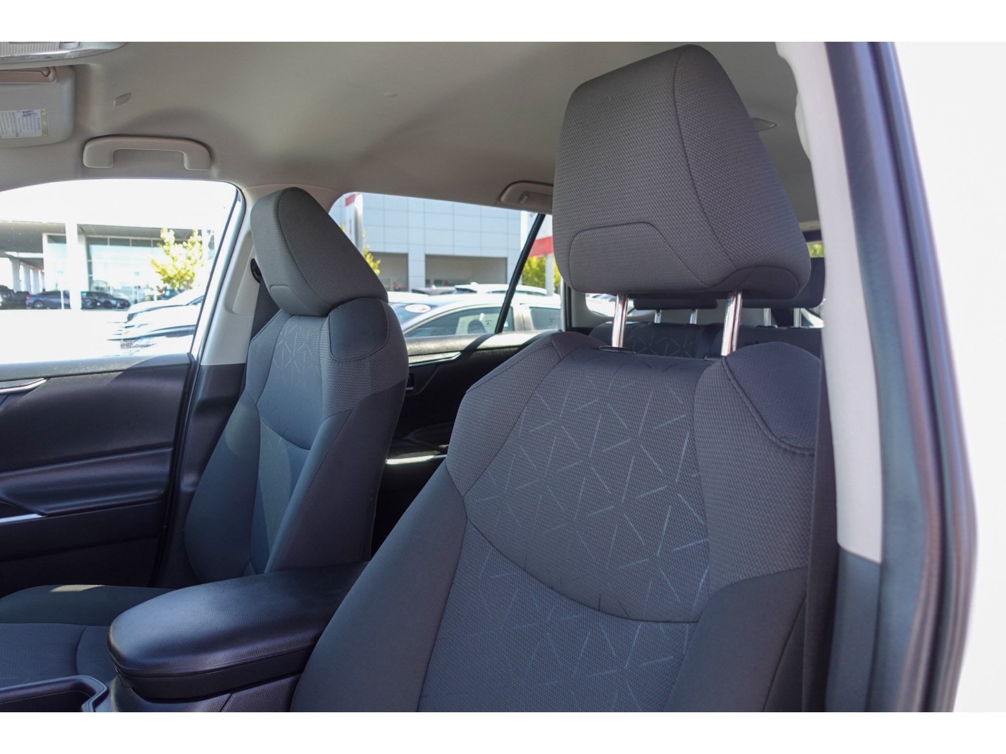 Used 2025 Toyota RAV4 XLE AWD/4WD image 10