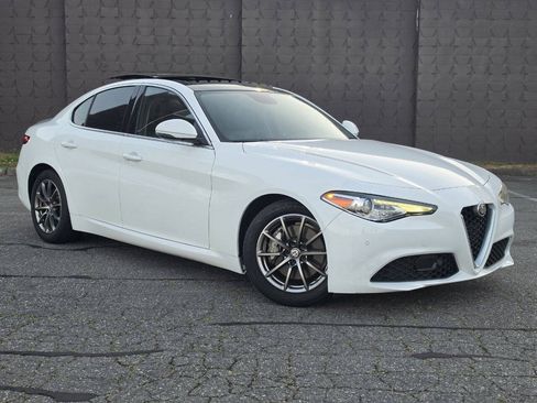 Used 2018 Alfa Romeo Giulia RWD image 3