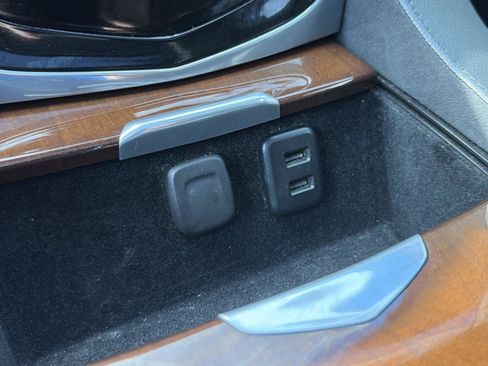 Used 2020 Cadillac Escalade Premium Luxury AWD/4WD image 34