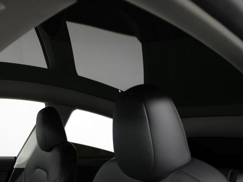 Used 2024 Tesla Model Y 2WD image 9