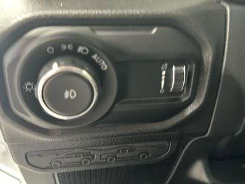 Used 2025 Jeep Wrangler Unlimited Sport AWD/4WD image 19