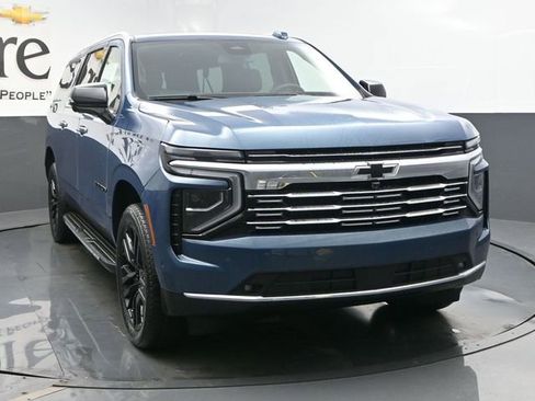 New 2025 Chevrolet Suburban Premier image 30