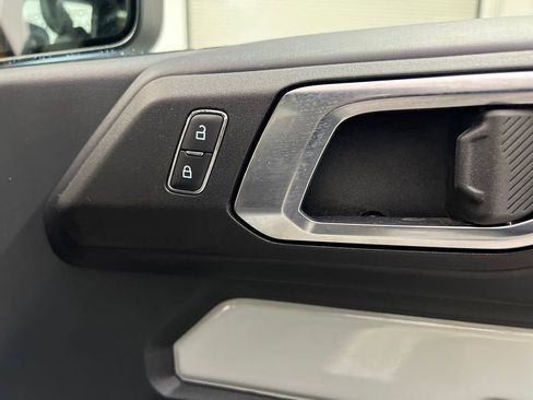 Used 2024 Ford Bronco Badlands image 20