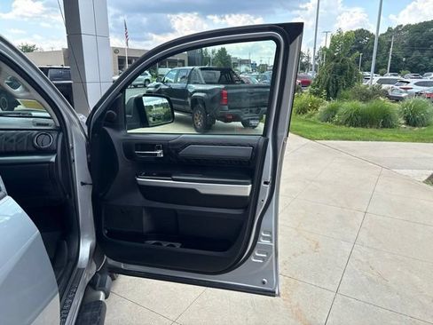 Used 2017 Toyota Tundra Platinum AWD/4WD image 31