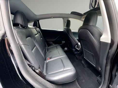 Used 2022 Tesla Model Y Long Range AWD/4WD image 23