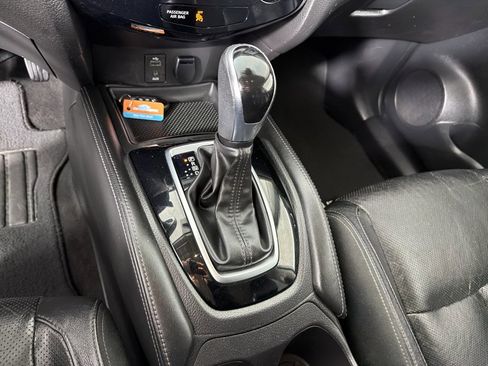 Used 2017 Nissan Rogue SL image 18