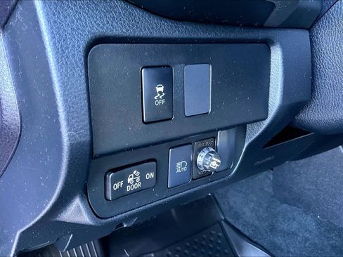 Used 2023 Toyota Tacoma SR5 AWD/4WD image 32